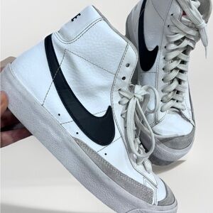 Nike Boys Blazer Mid 77 DA4086-100 White Casual Shoes Sneakers Size 5Y